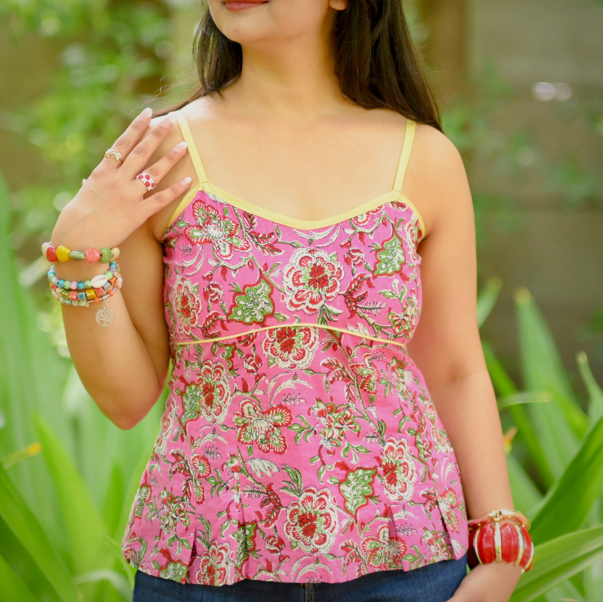 Gulabi Mijaj Cami